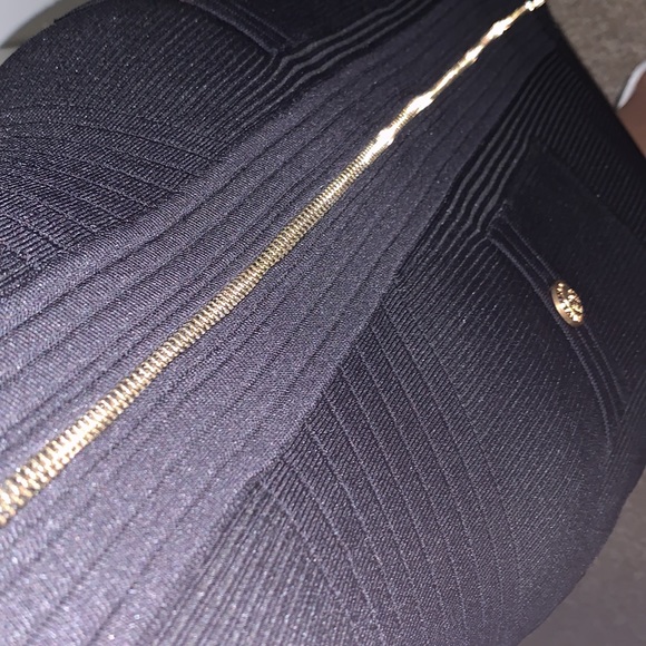 Sweater dress with gold detailing - Picture 9 of 10